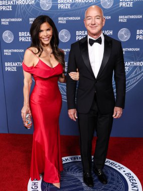 Lauren Sanchez ve erkek arkadaşı, Amerikalı girişimci, iş adamı, Amazon 'un kurucusu Jeff Bezos, 5 Nisan 2025' te Santa Monica, Los Angeles, Kaliforniya, ABD 'deki Barker Hangarında düzenlenen 11..