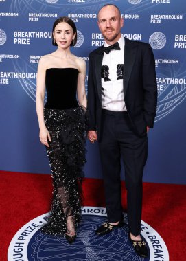 Lily Collins ve kocası Charlie McDowell, 5 Nisan 2025 'te Santa Monica, Los Angeles, Kaliforniya, ABD' de Barker Hangar 'da düzenlenen 11..    