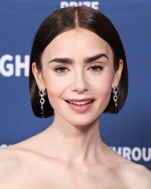 Armani Prive 'yi giyen Lily Collins, 5 Nisan 2025' te Santa Monica, Los Angeles, Kaliforniya, ABD 'de düzenlenen Barker Hangarı' nda düzenlenen 11.. 