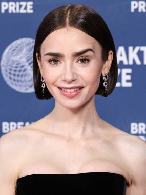 Armani Prive 'yi giyen Lily Collins, 5 Nisan 2025' te Santa Monica, Los Angeles, Kaliforniya, ABD 'de düzenlenen Barker Hangarı' nda düzenlenen 11.. 
