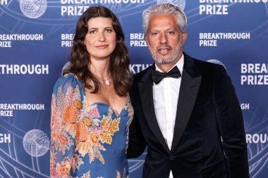 Michelle Alves ve Guy Oseary, 5 Nisan 2025 'te Santa Monica, Los Angeles, Kaliforniya, ABD' de Barker Hangar 'da düzenlenen 11.. 