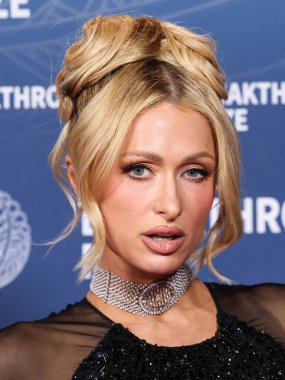 Paris Hilton, 5 Nisan 2025 'te Barker Hangarı' nda düzenlenen 11. Yıllık Büyük Buluş Ödül Töreni 'ne geliyor..