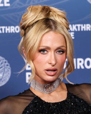 Paris Hilton, 5 Nisan 2025 'te Barker Hangarı' nda düzenlenen 11. Yıllık Büyük Buluş Ödül Töreni 'ne geliyor..