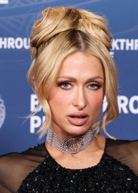 Paris Hilton, 5 Nisan 2025 'te Barker Hangarı' nda düzenlenen 11. Yıllık Büyük Buluş Ödül Töreni 'ne geliyor..