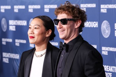 Priscilla Chan ve Meta Mark Zuckerberg 'in eşi / CEO' su, 5 Nisan 2025 'te Santa Monica, Los Angeles, Kaliforniya, ABD' de Barker Hangar 'da düzenlenen 11..    