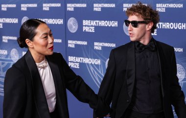 Priscilla Chan ve Meta Mark Zuckerberg 'in eşi / CEO' su, 5 Nisan 2025 'te Santa Monica, Los Angeles, Kaliforniya, ABD' de Barker Hangar 'da düzenlenen 11..    