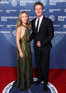 Shauna Robertson ve kocası Edward Norton, 5 Nisan 2025 'te Santa Monica, Los Angeles, Kaliforniya, ABD' de Barker Hangar 'da düzenlenen 11..     