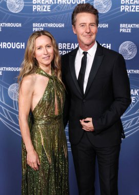Shauna Robertson ve kocası Edward Norton, 5 Nisan 2025 'te Santa Monica, Los Angeles, Kaliforniya, ABD' de Barker Hangar 'da düzenlenen 11..     