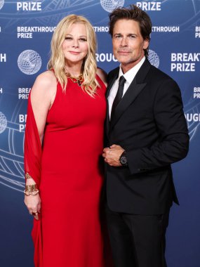 Sheryl Berkoff ve kocası Rob Lowe, 5 Nisan 2025 'te Santa Monica, Los Angeles, Kaliforniya, ABD' de Barker Hangar 'da düzenlenen 11..     