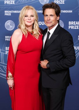Sheryl Berkoff ve kocası Rob Lowe, 5 Nisan 2025 'te Santa Monica, Los Angeles, Kaliforniya, ABD' de Barker Hangar 'da düzenlenen 11..     