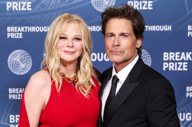 Sheryl Berkoff ve kocası Rob Lowe, 5 Nisan 2025 'te Santa Monica, Los Angeles, Kaliforniya, ABD' de Barker Hangar 'da düzenlenen 11..     