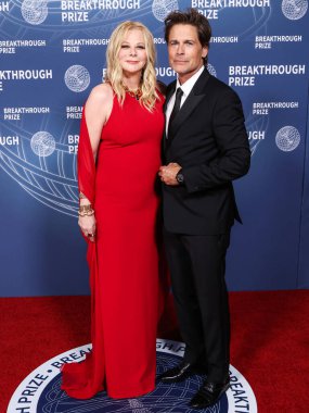 Sheryl Berkoff ve kocası Rob Lowe, 5 Nisan 2025 'te Santa Monica, Los Angeles, Kaliforniya, ABD' de Barker Hangar 'da düzenlenen 11..     