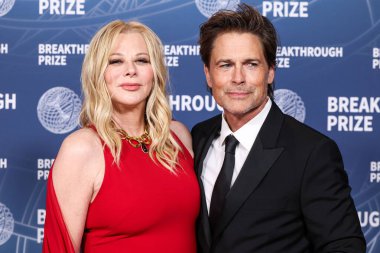 Sheryl Berkoff ve kocası Rob Lowe, 5 Nisan 2025 'te Santa Monica, Los Angeles, Kaliforniya, ABD' de Barker Hangar 'da düzenlenen 11..     