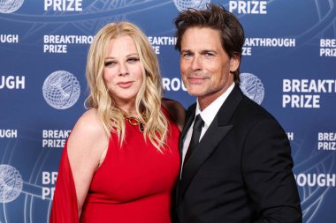 Sheryl Berkoff ve kocası Rob Lowe, 5 Nisan 2025 'te Santa Monica, Los Angeles, Kaliforniya, ABD' de Barker Hangar 'da düzenlenen 11..     