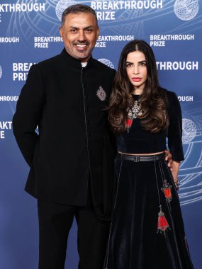 Nikesh Arora ve Ayesha Thapar, 5 Nisan 2025 'te ABD' nin Los Angeles, Kaliforniya eyaletindeki Barker Hangarı 'nda düzenlenen 11.. 