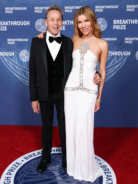 Brian Grazer ve eşi Veronica Smiley, 5 Nisan 2025 'te Santa Monica, Los Angeles, Kaliforniya, ABD' de Barker Hangar 'da düzenlenen 11.. 