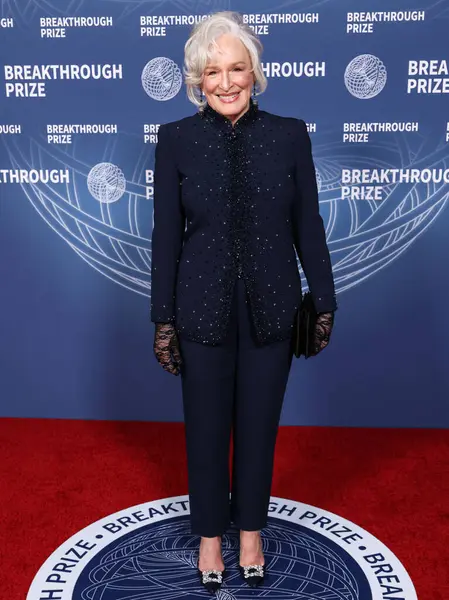 Glenn Close, Giorgio Armani, Roger Vivier ayakkabıları ve Neil Lane mücevherleri, 5 Nisan 2025 tarihinde Santa Monica, Los Angeles, Kaliforniya, ABD 'de Barker Hangar' da düzenlenen 11..