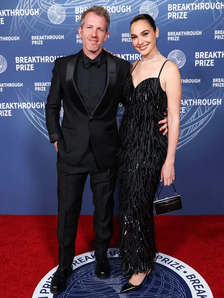 Jaron Varsano ve eşi Gal Gadot, 5 Nisan 2025 'te ABD' nin Los Angeles, Kaliforniya eyaletindeki Barker Hangarı 'nda düzenlenen 11.. 