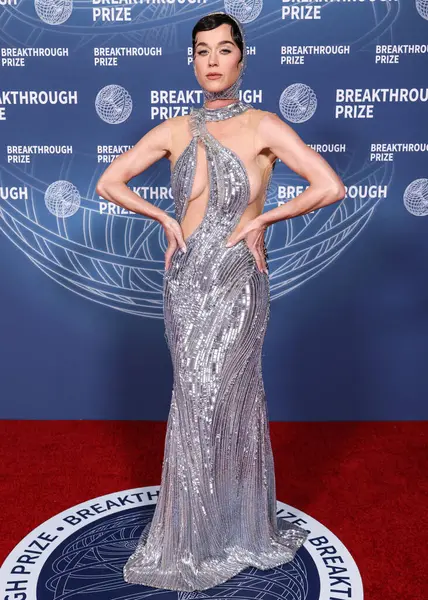 Gaurav Gupta SS24 Couture giyen Amerikalı şarkıcı-söz yazarı Katy Perry, 5 Nisan 2025 'te Santa Monica, Los Angeles, Kaliforniya, ABD' de düzenlenen 11.. 