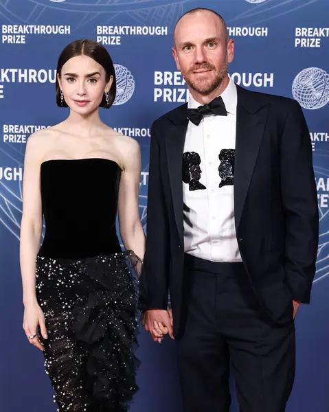 Lily Collins ve kocası Charlie McDowell, 5 Nisan 2025 'te Santa Monica, Los Angeles, Kaliforniya, ABD' de Barker Hangar 'da düzenlenen 11..    