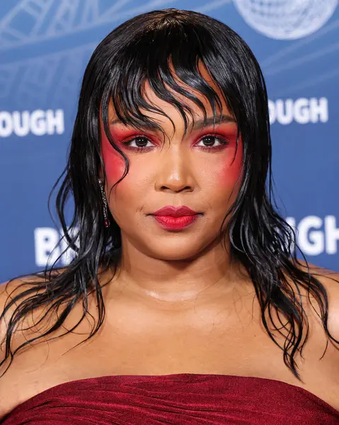 Robert Wun 'u giyen Lizzo, 5 Nisan 2025' te Santa Monica, Los Angeles, Kaliforniya, ABD 'de düzenlenen Barker Hangarı' nda düzenlenen 11.. 