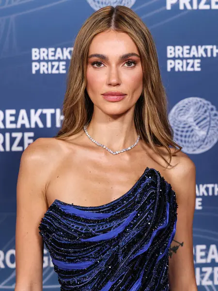 Tony Ward SS25 Couture giyen Marianne Fonseca, 5 Nisan 2025 tarihinde ABD 'nin Kaliforniya eyaletinin Santa Monica kentinde düzenlenen Barker Hangarı' nda düzenlenen 11..    