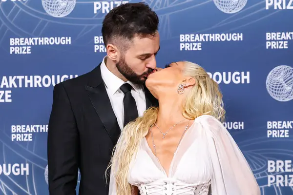 Matthew Rutler ve partneri Christina Aguilera, 5 Nisan 2025 'te Santa Monica, Los Angeles, Kaliforniya, ABD' de Barker Hangar 'da düzenlenen 11..