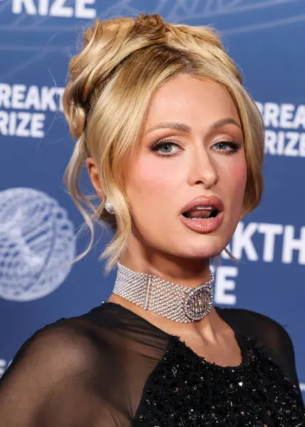 Paris Hilton, 5 Nisan 2025 'te Barker Hangarı' nda düzenlenen 11. Yıllık Büyük Buluş Ödül Töreni 'ne geliyor..