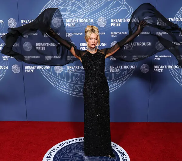 Paris Hilton, 5 Nisan 2025 'te Barker Hangarı' nda düzenlenen 11. Yıllık Büyük Buluş Ödül Töreni 'ne geliyor..