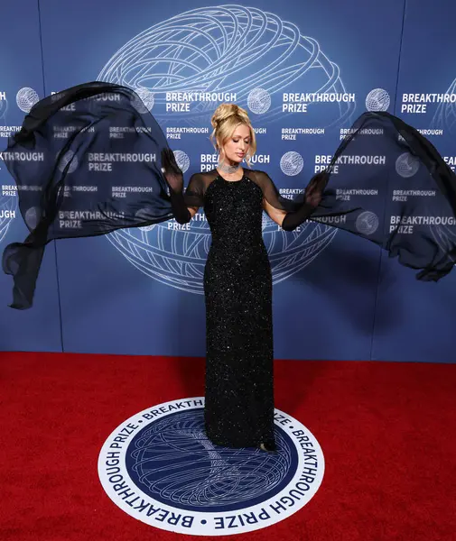 Paris Hilton, 5 Nisan 2025 'te Barker Hangarı' nda düzenlenen 11. Yıllık Büyük Buluş Ödül Töreni 'ne geliyor..