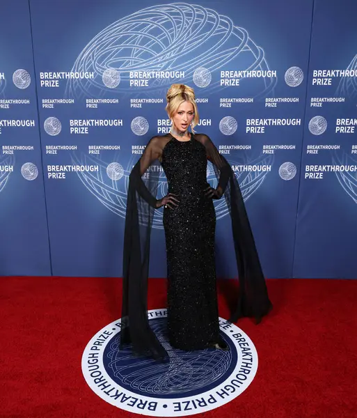 Paris Hilton, 5 Nisan 2025 'te Barker Hangarı' nda düzenlenen 11. Yıllık Büyük Buluş Ödül Töreni 'ne geliyor..