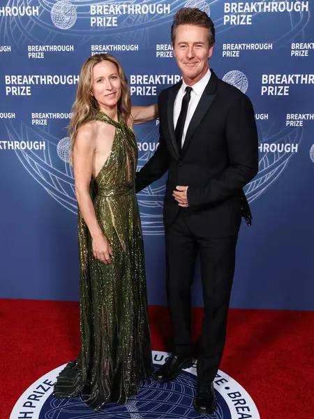 Shauna Robertson ve kocası Edward Norton, 5 Nisan 2025 'te Santa Monica, Los Angeles, Kaliforniya, ABD' de Barker Hangar 'da düzenlenen 11..     