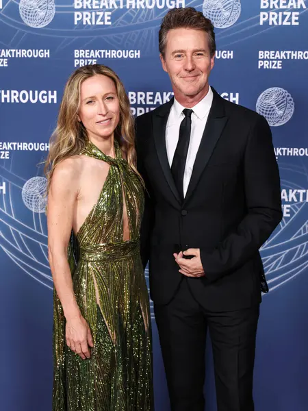 Shauna Robertson ve kocası Edward Norton, 5 Nisan 2025 'te Santa Monica, Los Angeles, Kaliforniya, ABD' de Barker Hangar 'da düzenlenen 11..     