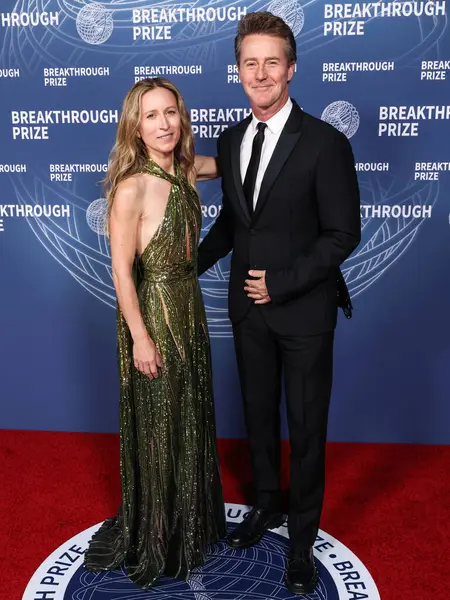 Shauna Robertson ve kocası Edward Norton, 5 Nisan 2025 'te Santa Monica, Los Angeles, Kaliforniya, ABD' de Barker Hangar 'da düzenlenen 11..     