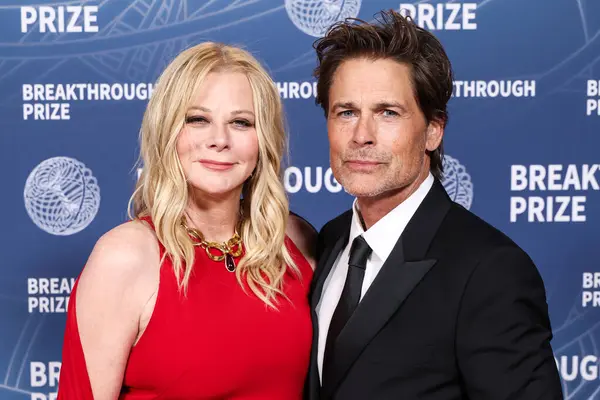 Sheryl Berkoff ve kocası Rob Lowe, 5 Nisan 2025 'te Santa Monica, Los Angeles, Kaliforniya, ABD' de Barker Hangar 'da düzenlenen 11..     