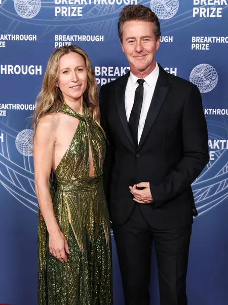 Shauna Robertson ve kocası Edward Norton, 5 Nisan 2025 'te Santa Monica, Los Angeles, Kaliforniya, ABD' de Barker Hangar 'da düzenlenen 11..     