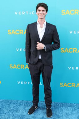 Caleb Canales 7 Nisan 2025 'te Los Angeles, Kaliforniya, ABD' deki Vista Tiyatrosu 'nda düzenlenen Dikey Entertainment' in Sacramento Özel Gösterimi 'ne geldi..