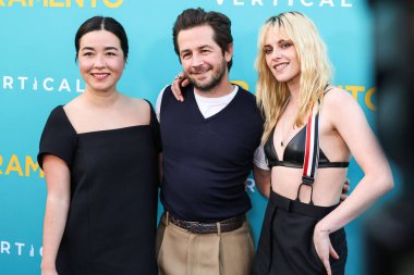 Maya Erskine, Michael Angarano ve Kristen Stewart, 7 Nisan 2025 'te Los Angeles, Kaliforniya, ABD' de Vista Tiyatrosu 'nda düzenlenen Dikey Eğlencenin Özel Gösterimi' ne geldiler..