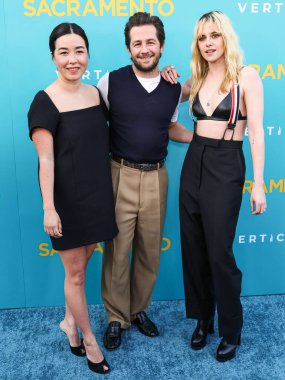 Maya Erskine, Michael Angarano ve Kristen Stewart, 7 Nisan 2025 'te Los Angeles, Kaliforniya, ABD' de Vista Tiyatrosu 'nda düzenlenen Dikey Eğlencenin Özel Gösterimi' ne geldiler..