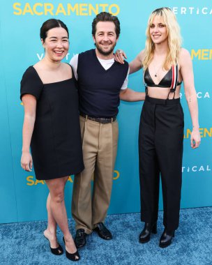 Maya Erskine, Michael Angarano ve Kristen Stewart, 7 Nisan 2025 'te Los Angeles, Kaliforniya, ABD' de Vista Tiyatrosu 'nda düzenlenen Dikey Eğlencenin Özel Gösterimi' ne geldiler..