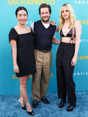 Maya Erskine, Michael Angarano ve Kristen Stewart, 7 Nisan 2025 'te Los Angeles, Kaliforniya, ABD' de Vista Tiyatrosu 'nda düzenlenen Dikey Eğlencenin Özel Gösterimi' ne geldiler..