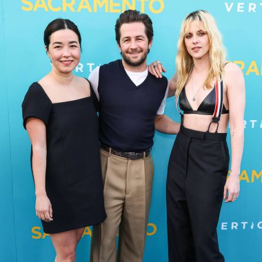 Maya Erskine, Michael Angarano ve Kristen Stewart, 7 Nisan 2025 'te Los Angeles, Kaliforniya, ABD' de Vista Tiyatrosu 'nda düzenlenen Dikey Eğlencenin Özel Gösterimi' ne geldiler..