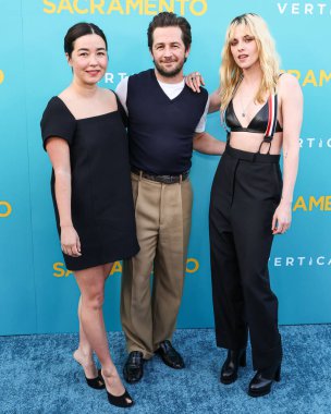 Maya Erskine, Michael Angarano ve Kristen Stewart, 7 Nisan 2025 'te Los Angeles, Kaliforniya, ABD' de Vista Tiyatrosu 'nda düzenlenen Dikey Eğlencenin Özel Gösterimi' ne geldiler..