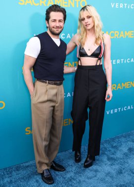 Michael Angarano ve Kristen Stewart, 7 Nisan 2025 'te Los Angeles, Kaliforniya, ABD' deki Vista Tiyatrosu 'nda düzenlenen Dikey Eğlence' nin Sacramento 'sunun Los Angeles Özel Gösterimi' ne geldiler..