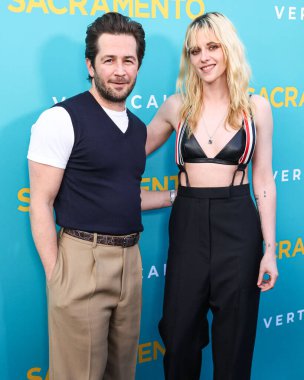 Michael Angarano ve Kristen Stewart, 7 Nisan 2025 'te Los Angeles, Kaliforniya, ABD' deki Vista Tiyatrosu 'nda düzenlenen Dikey Eğlence' nin Sacramento 'sunun Los Angeles Özel Gösterimi' ne geldiler..