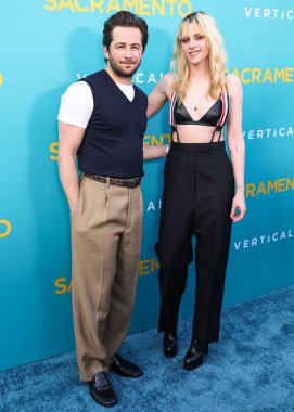 Michael Angarano ve Kristen Stewart, 7 Nisan 2025 'te Los Angeles, Kaliforniya, ABD' deki Vista Tiyatrosu 'nda düzenlenen Dikey Eğlence' nin Sacramento 'sunun Los Angeles Özel Gösterimi' ne geldiler..