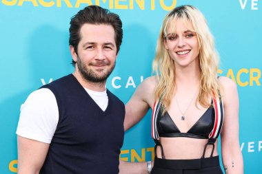 Michael Angarano ve Kristen Stewart, 7 Nisan 2025 'te Los Angeles, Kaliforniya, ABD' deki Vista Tiyatrosu 'nda düzenlenen Dikey Eğlence' nin Sacramento 'sunun Los Angeles Özel Gösterimi' ne geldiler..