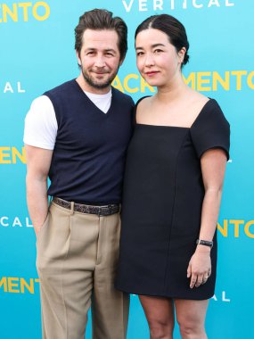 Michael Angarano ve eşi Maya Erskine, 7 Nisan 2025 'te Los Angeles, Kaliforniya, ABD' deki Vista Tiyatrosu 'nda düzenlenen Dikey Entertainment' in Sacramento Özel Gösterimi 'ne geldiler..