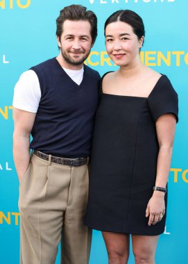 Michael Angarano ve eşi Maya Erskine, 7 Nisan 2025 'te Los Angeles, Kaliforniya, ABD' deki Vista Tiyatrosu 'nda düzenlenen Dikey Entertainment' in Sacramento Özel Gösterimi 'ne geldiler..