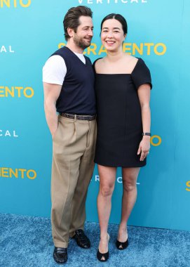 Michael Angarano ve eşi Maya Erskine, 7 Nisan 2025 'te Los Angeles, Kaliforniya, ABD' deki Vista Tiyatrosu 'nda düzenlenen Dikey Entertainment' in Sacramento Özel Gösterimi 'ne geldiler..